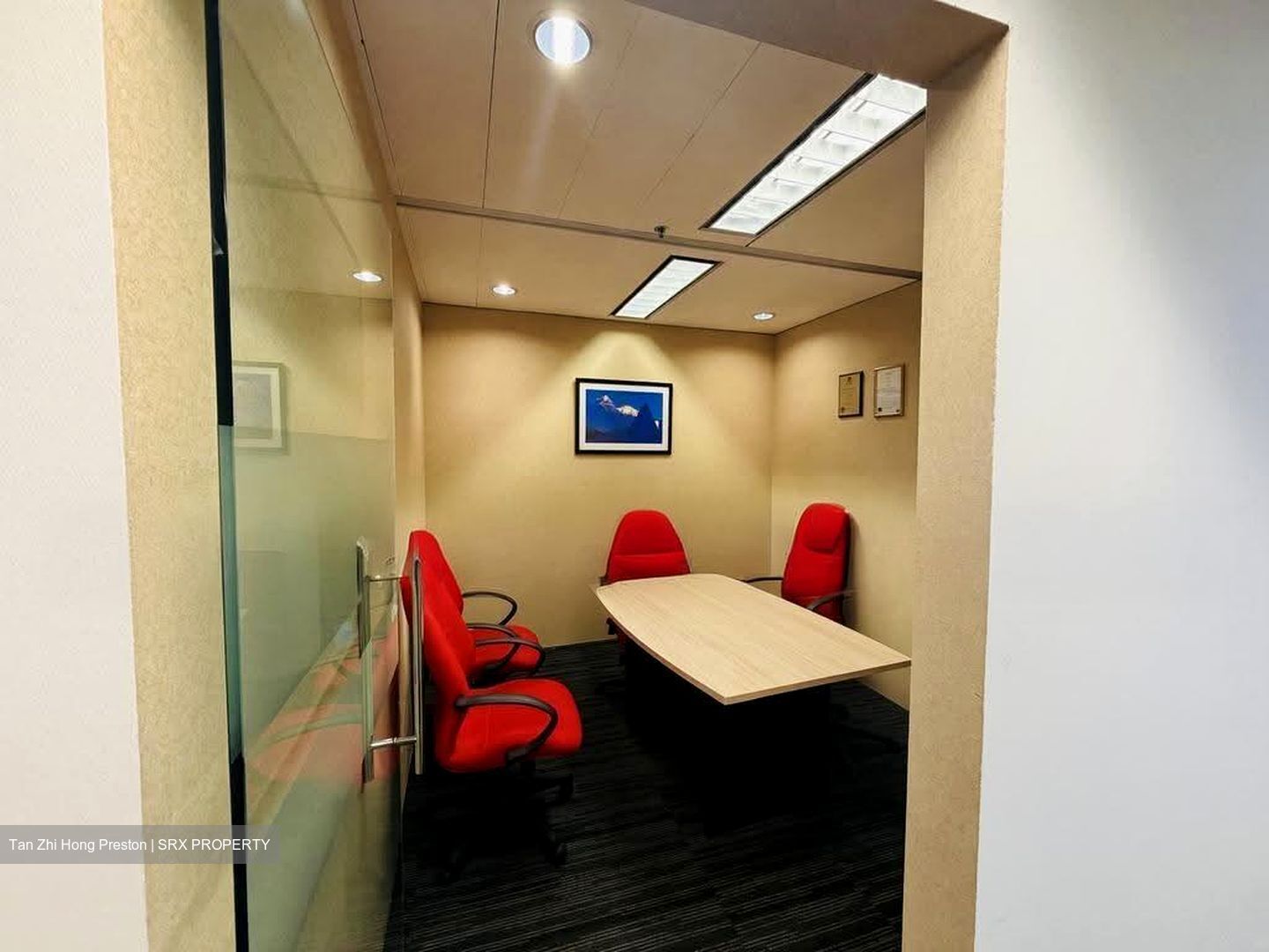 Gateway East (D7), Office #627359951